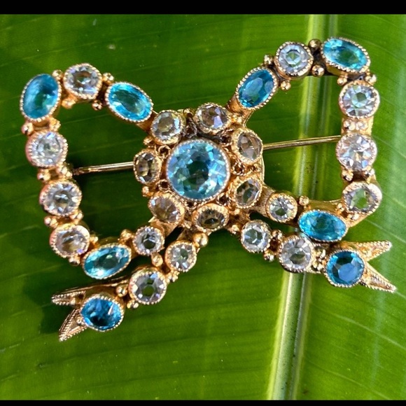 Vintage 1940’s HOBE clusters blue & white crystal bow tie brooch pin - Picture 1 of 10